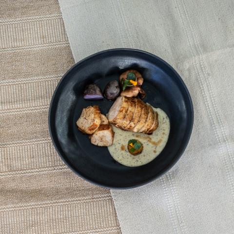 black ginger catering plates - Ρολό από κοτόπουλο με μωβ πατάτες Vitelottes (Βιτελότ)