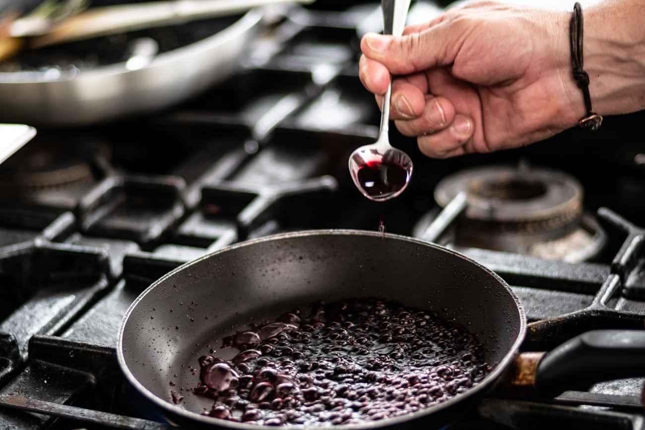 black-ginger-poioi-eimaste-pic-4